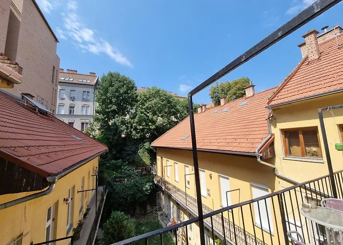Tranquil With Aircondition, Near Buda Castle