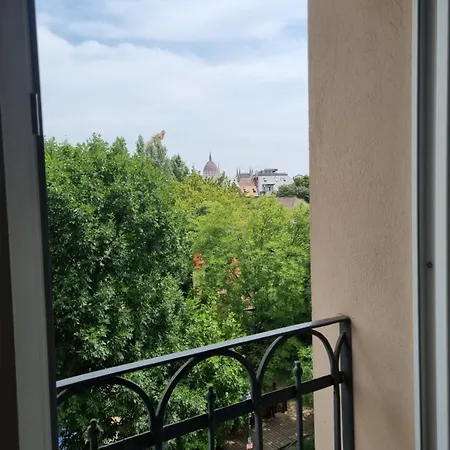 דירה Tranquil With Aircondition, Near Buda Castle