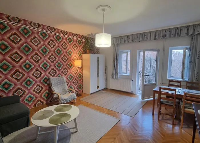 Tranquil With Aircondition, Near Buda Castle Apartament