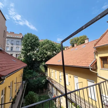 Tranquil With Aircondition, Near Buda Castle